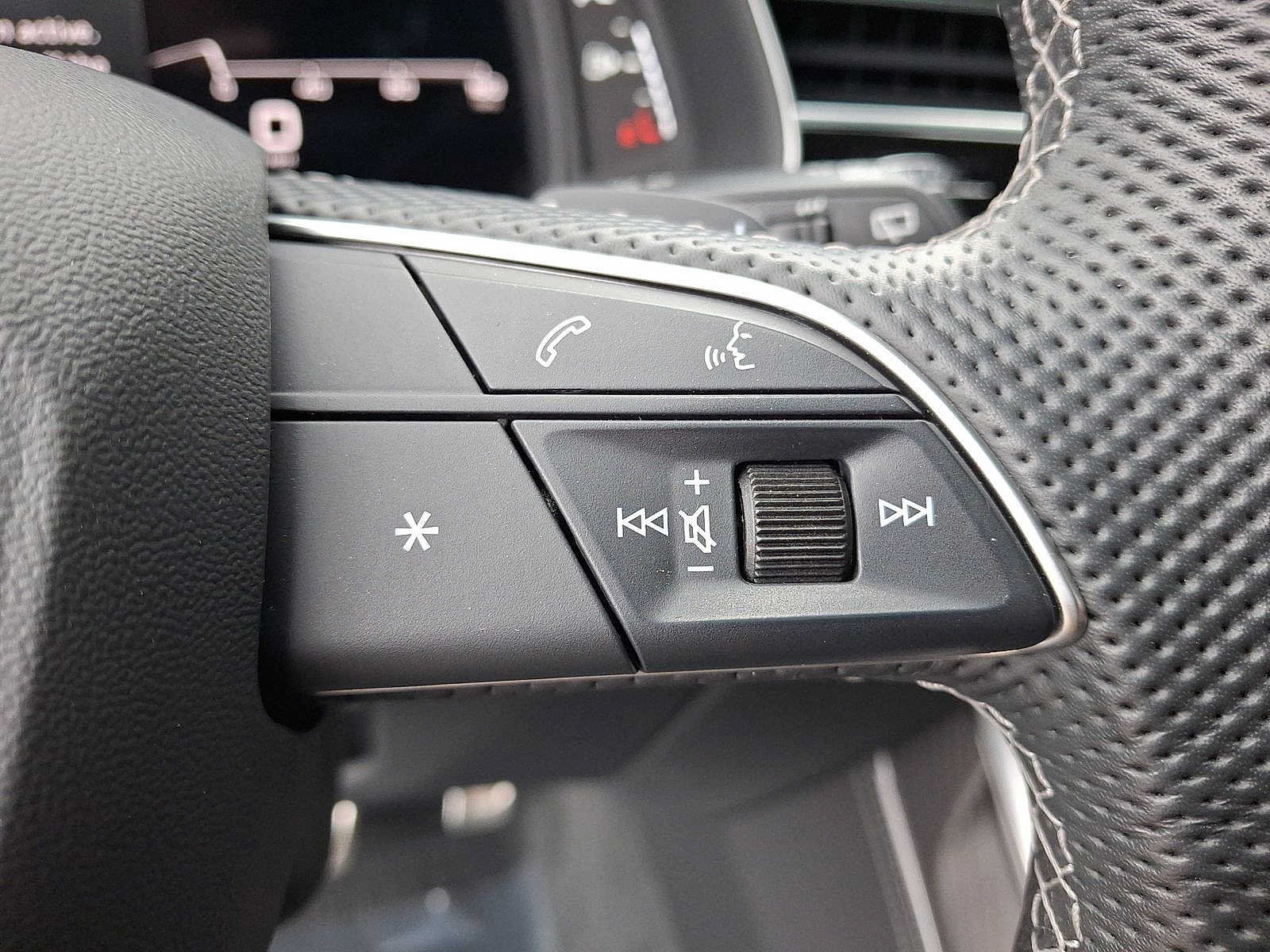 Used 2025 Audi SQ7 Premium Plus AWD/4WD image 24