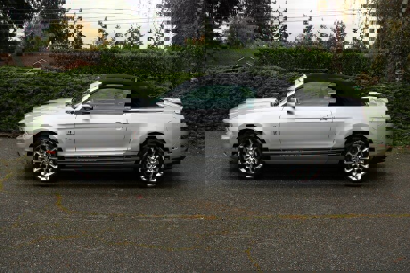 Used 2010 Ford Mustang Premium image 19