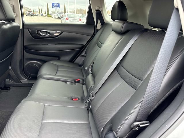 Used 2018 Nissan Rogue SL image 16