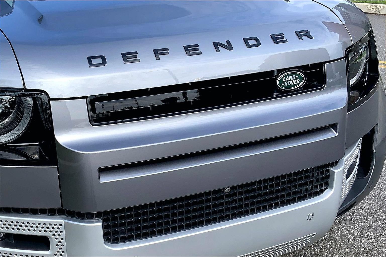 Certified 2024 Land Rover Defender 90 S AWD/4WD image 30