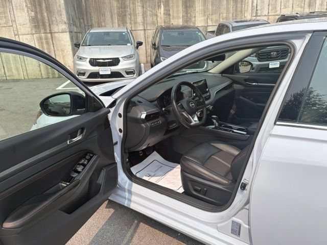 Used 2023 Nissan Altima 2.5 SR FWD image 14