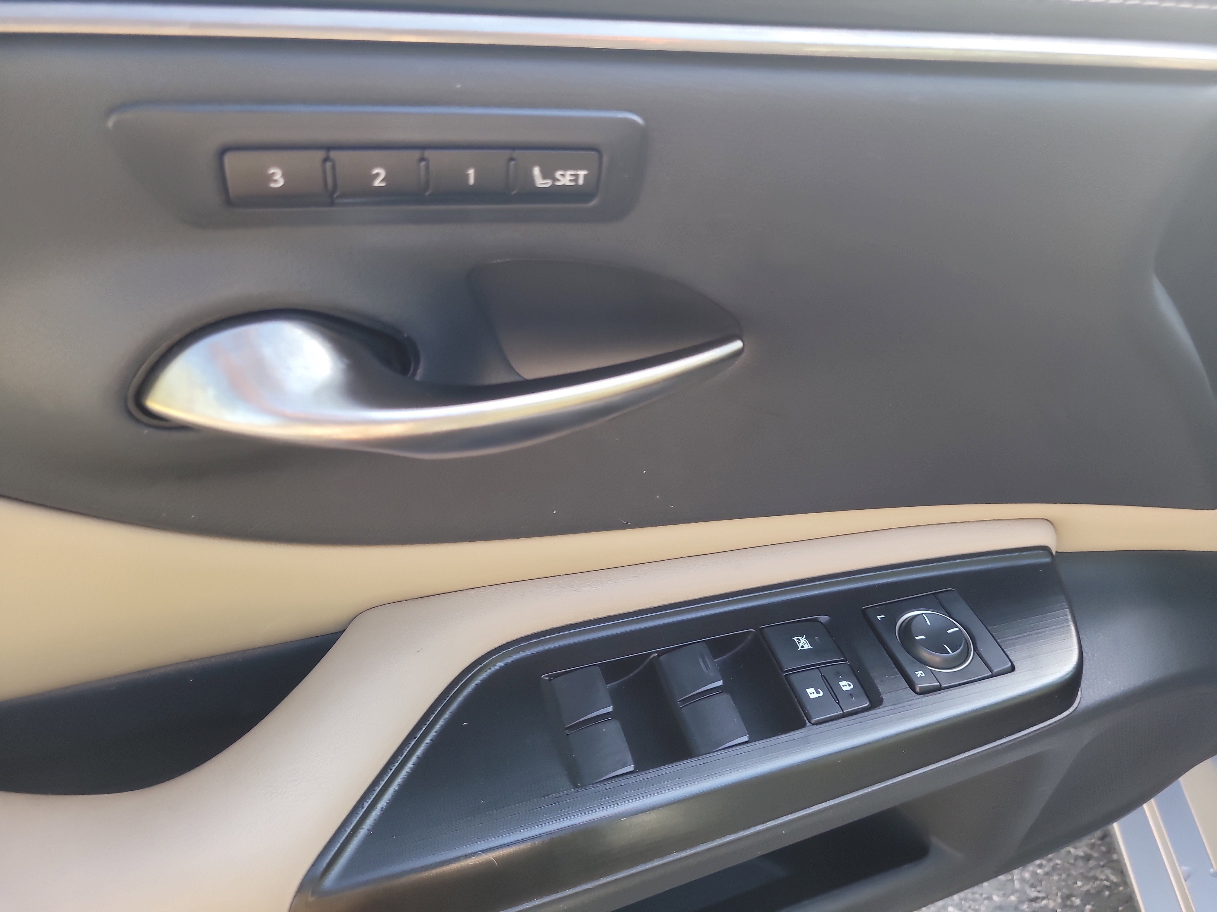 Used 2019 Lexus ES 350 w/ Premium Package FWD image 17