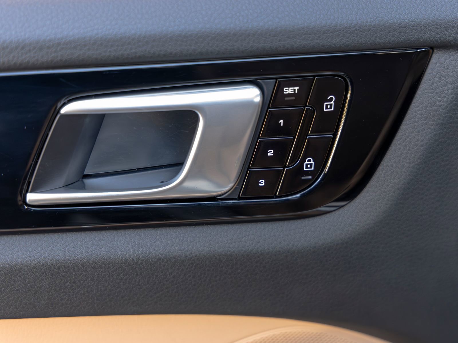 Certified 2020 Porsche Cayenne image 22