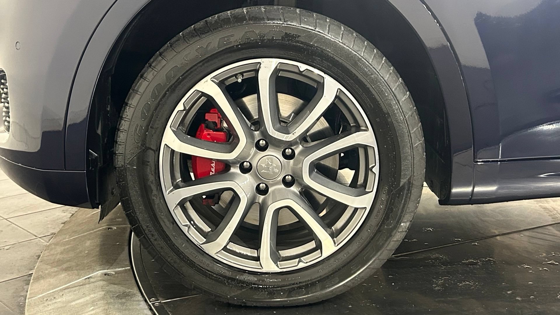 Used 2019 Maserati Levante GranLusso AWD/4WD image 28