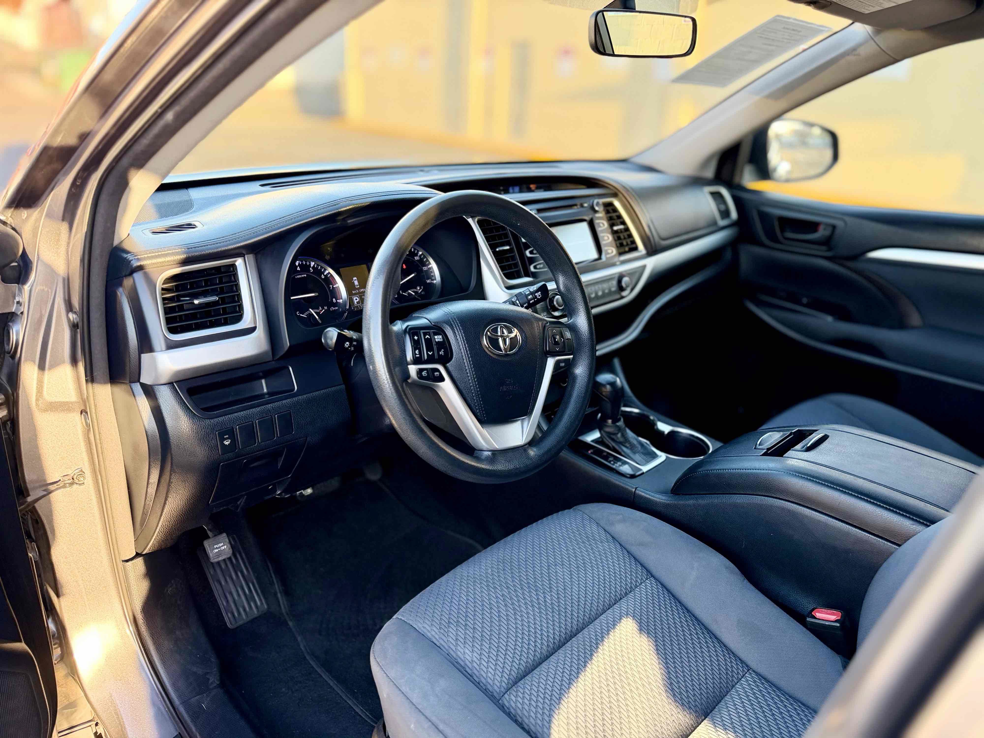 Used 2015 Toyota Highlander LE FWD image 16
