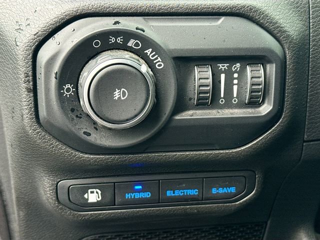 Used 2022 Jeep Wrangler Unlimited Sahara w/ Cold Weather Group image 10