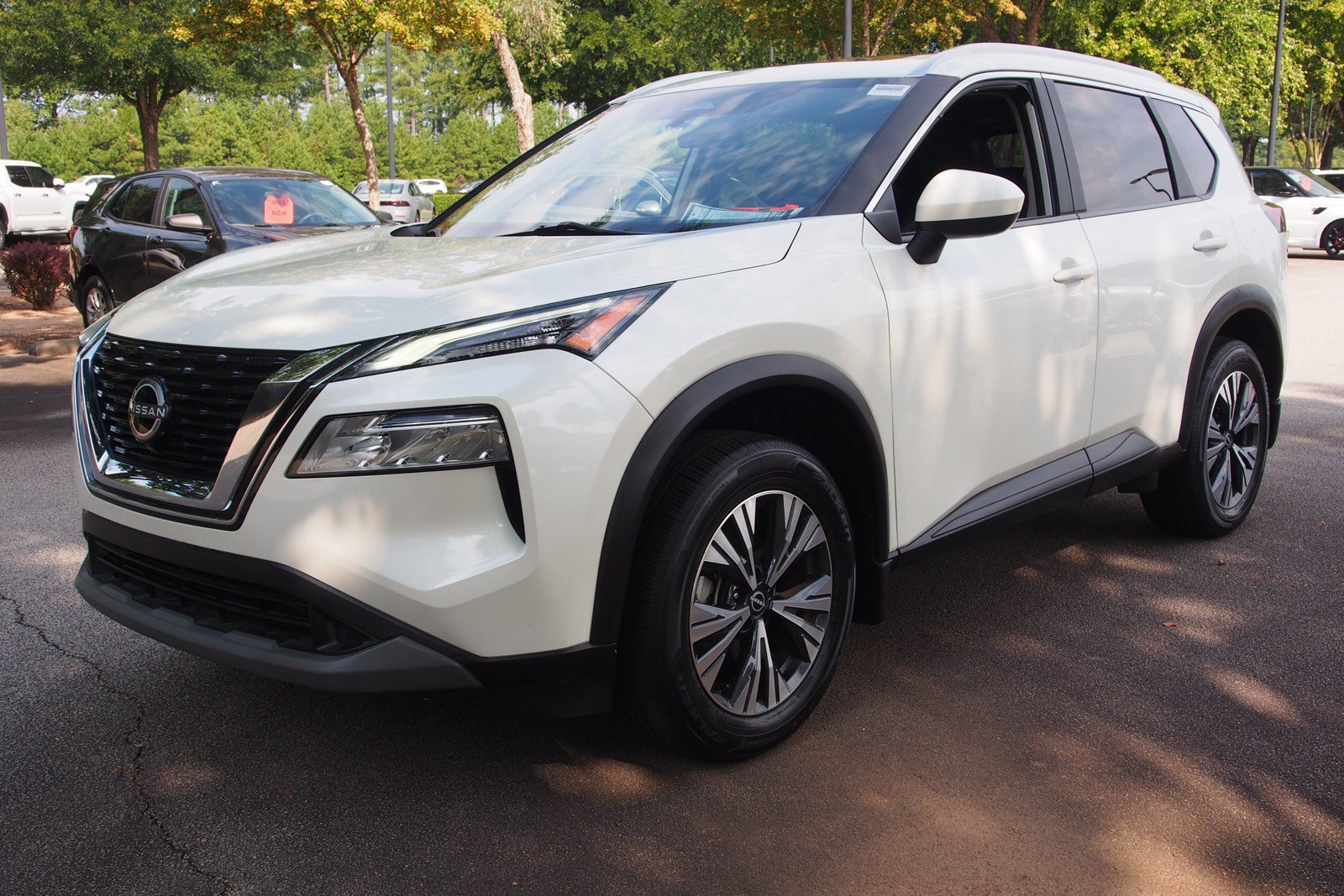 Used 2023 Nissan Rogue SV w/ SV Premium B Package FWD image 3