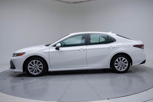 Used 2023 Toyota Camry LE image 2