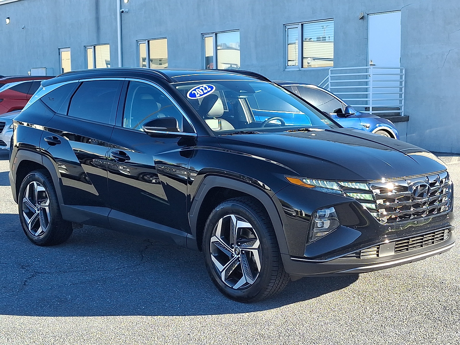 Certified 2022 Hyundai Tucson Limited w/ Cargo Package AWD/4WD image 3