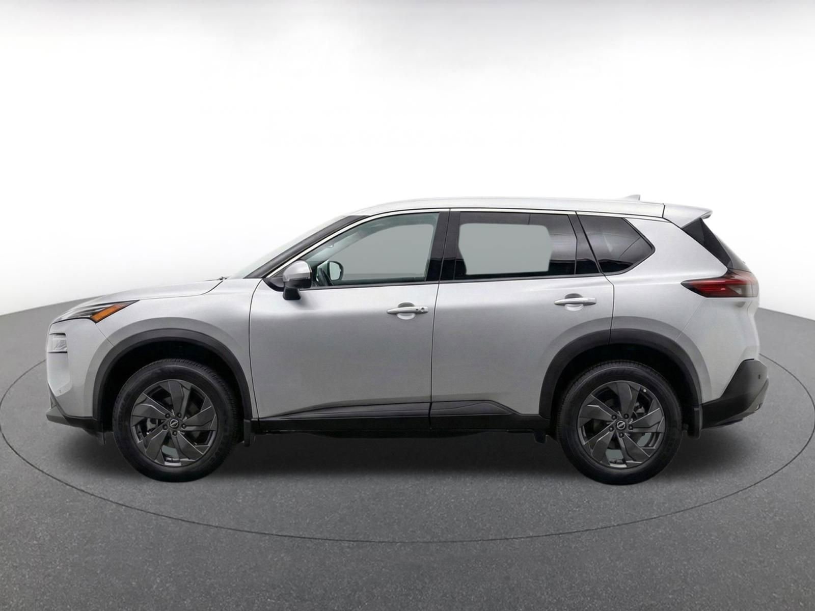 Used 2025 Nissan Rogue SV FWD image 4