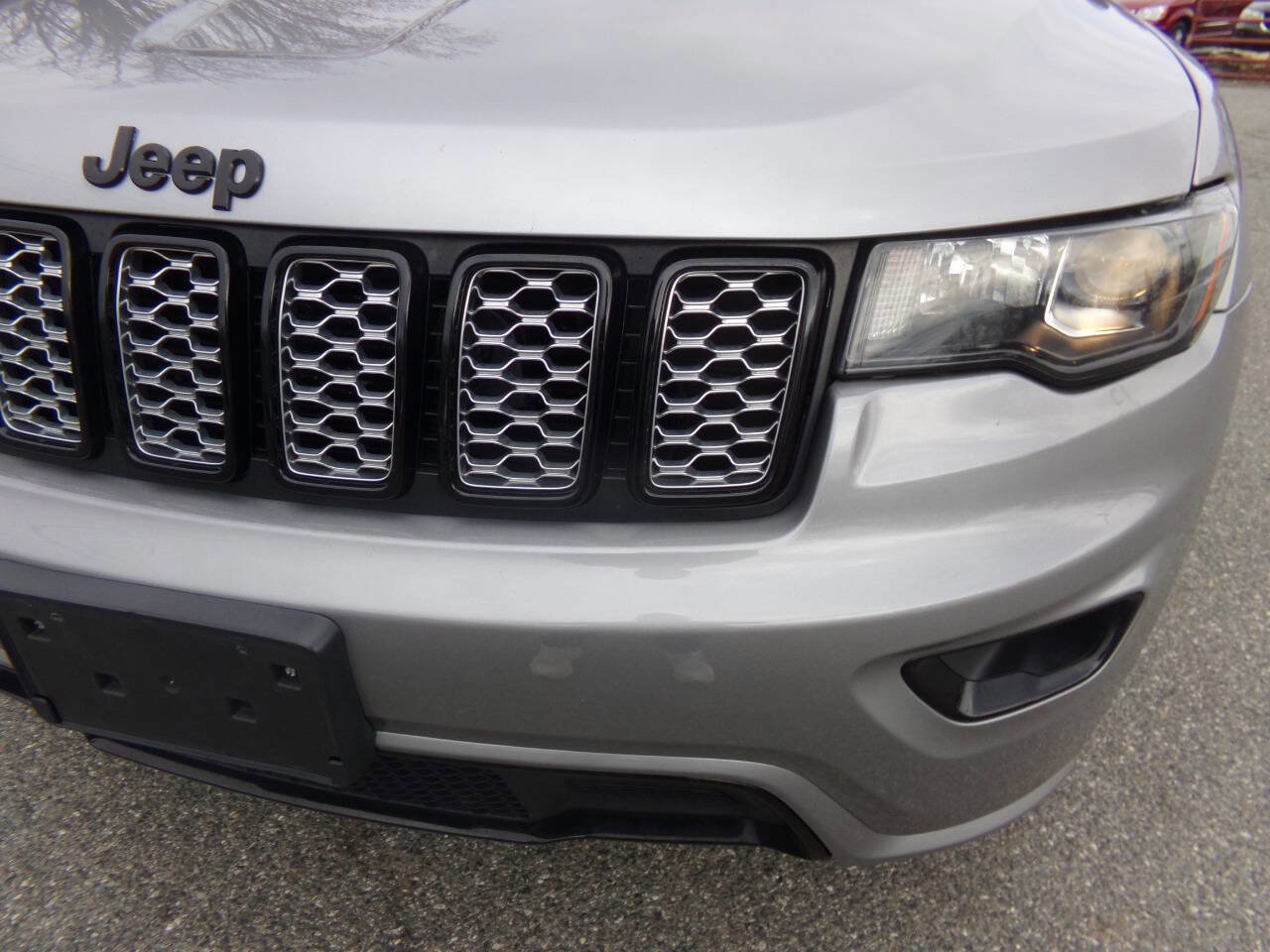 Used 2019 Jeep Grand Cherokee Altitude image 3