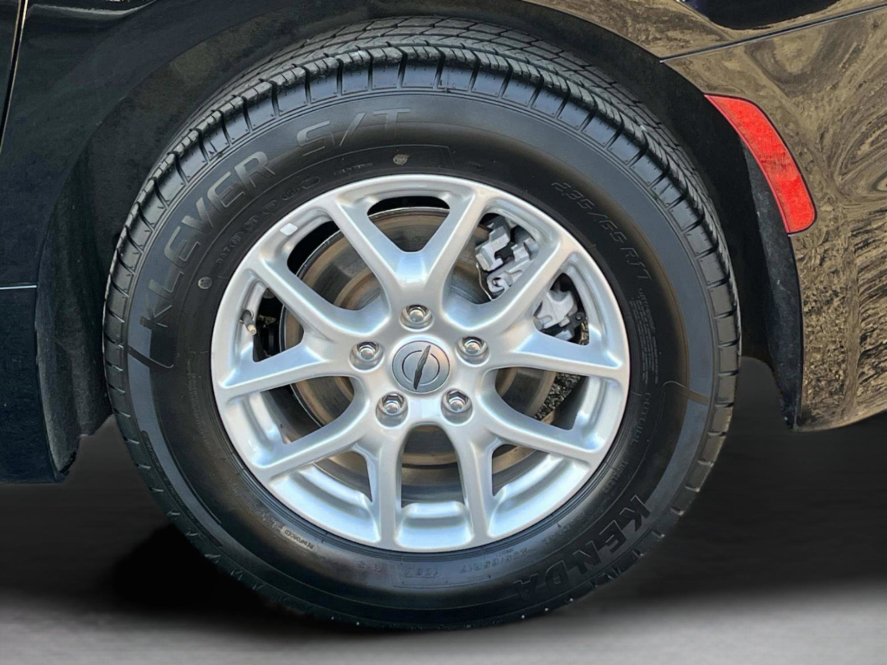 Used 2024 Chrysler Pacifica Touring-L image 13