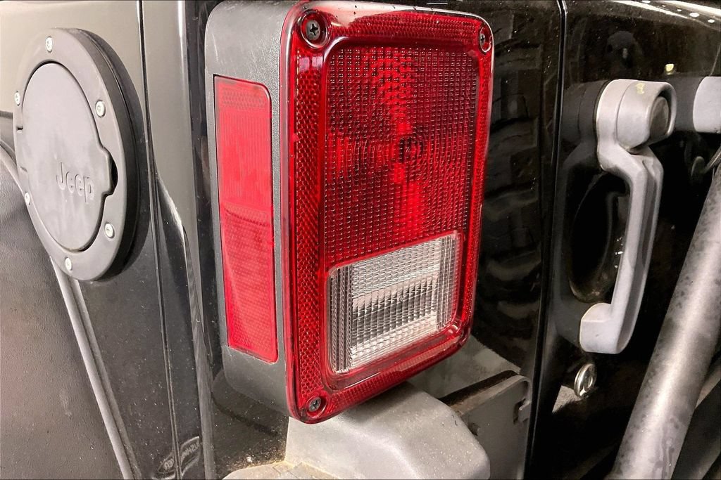 Used 2012 Jeep Wrangler Unlimited Sahara AWD/4WD image 20