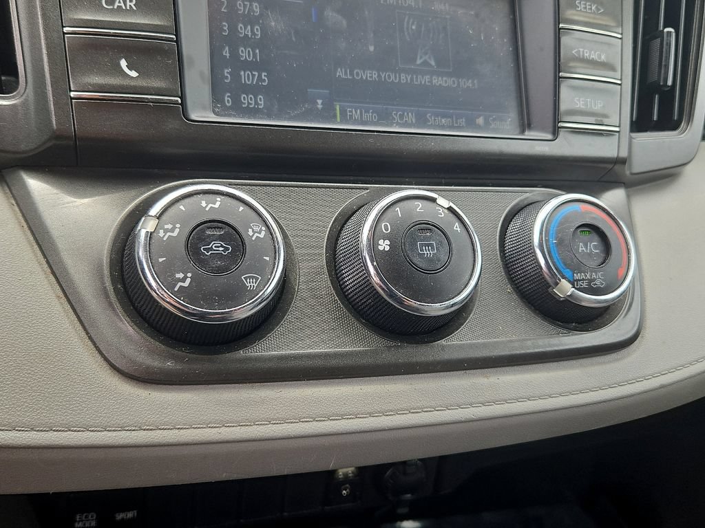 Used 2015 Toyota RAV4 LE AWD/4WD image 17