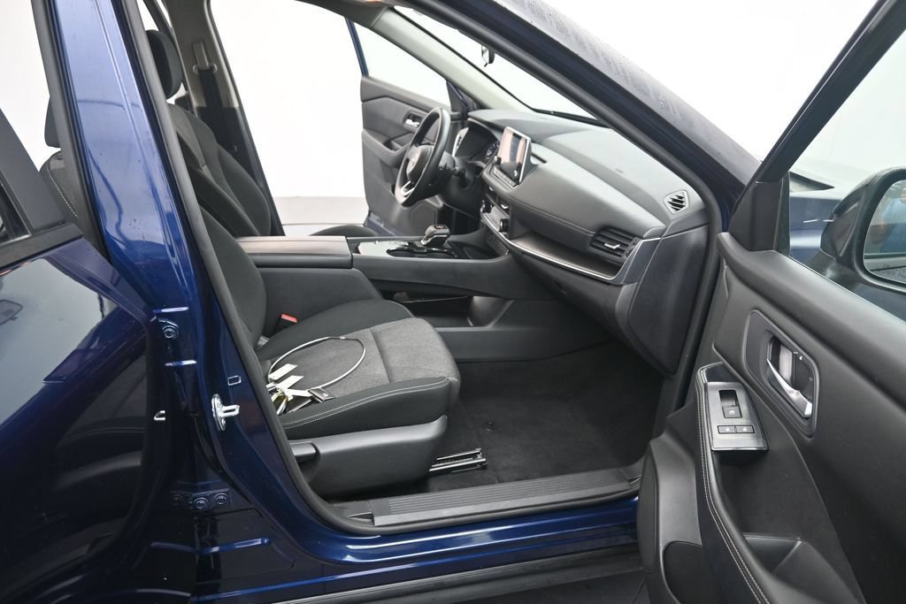 Used 2024 Nissan Rogue SV FWD image 19