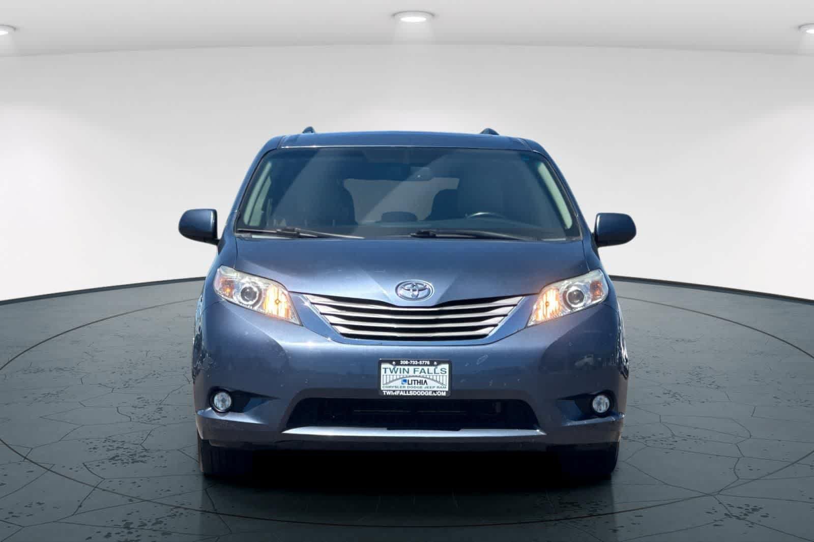 Used 2015 Toyota Sienna XLE FWD image 10