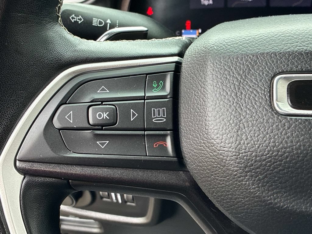 Used 2022 Jeep Grand Cherokee Laredo w/ Luxury Tech Group I AWD/4WD image 27