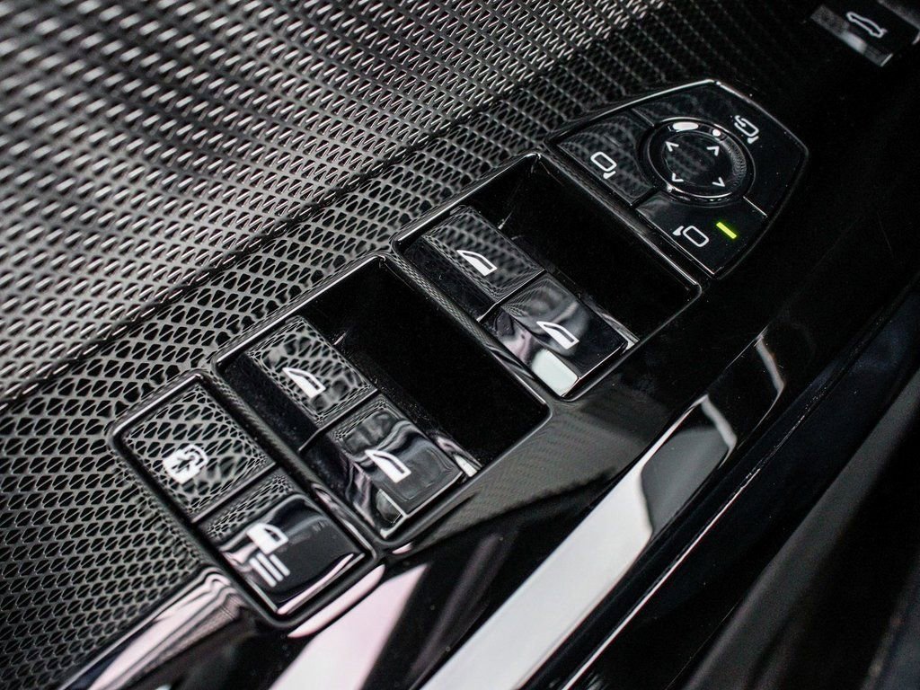 Used 2025 BMW 740i xDrive image 10