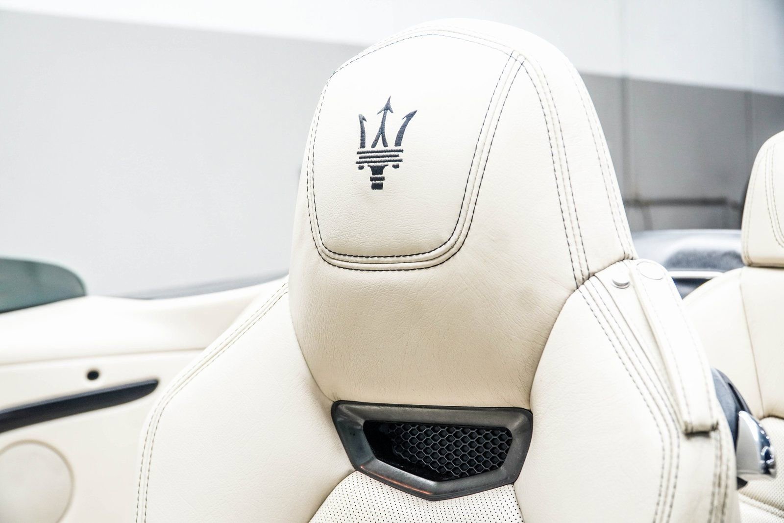 Used 2017 Maserati GranTurismo Sport image 35