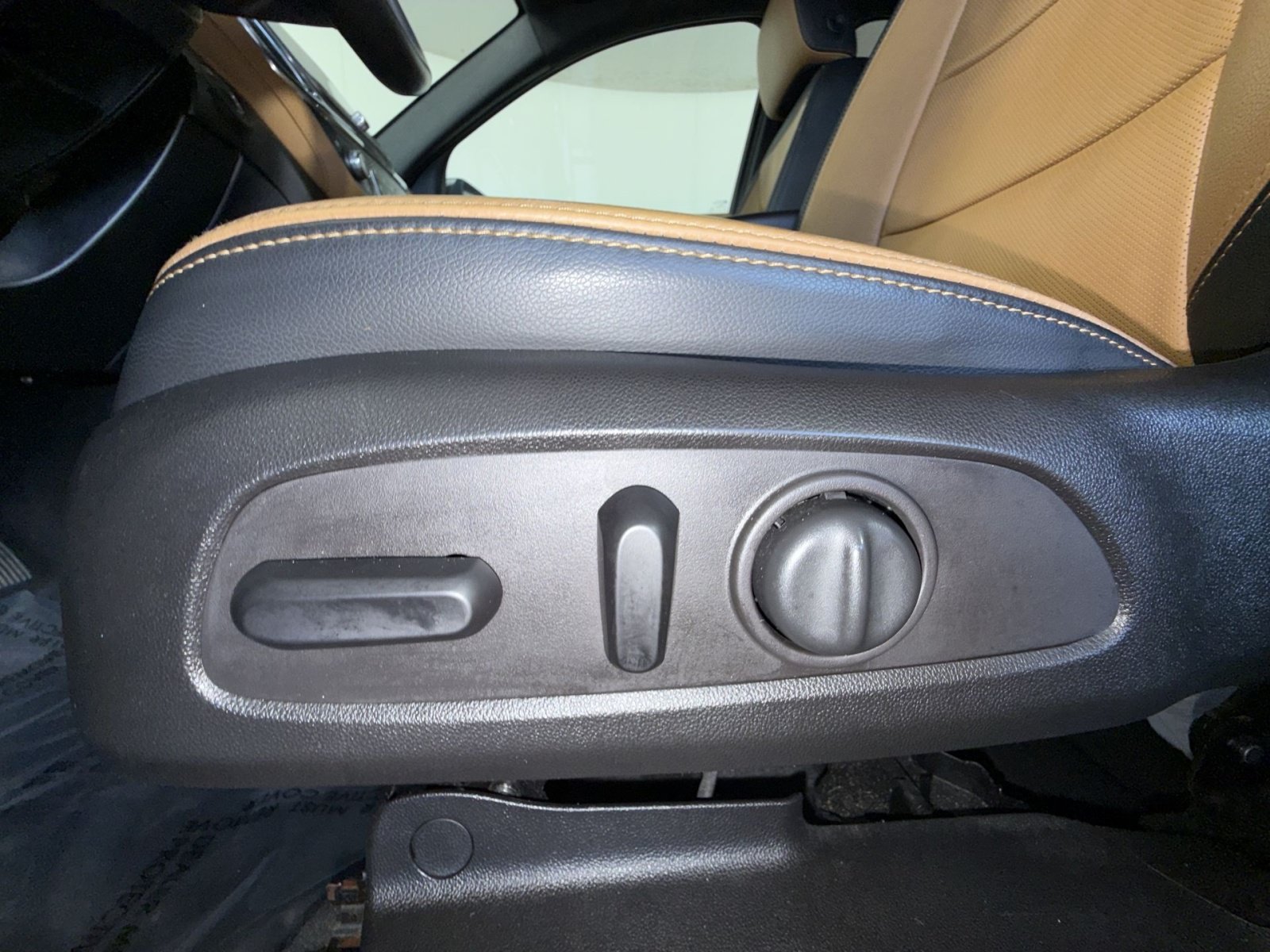 Used 2018 Chevrolet Equinox Premier FWD image 14