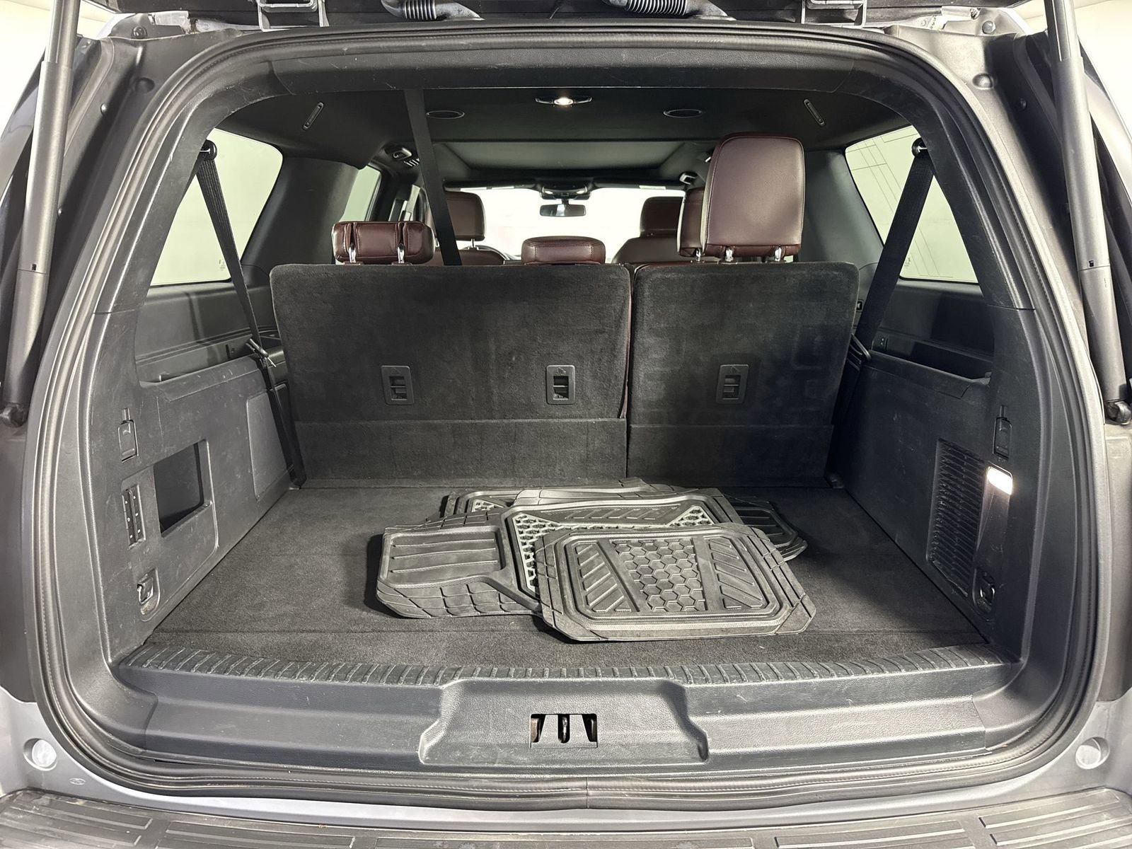 Used 2022 Ford Expedition Max Limited image 32