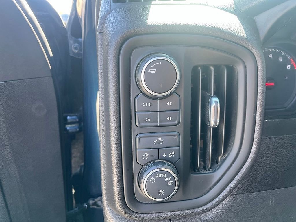 Used 2021 Chevrolet Silverado 1500 Custom Trail Boss w/ LPO, Dark Essentials Package image 14