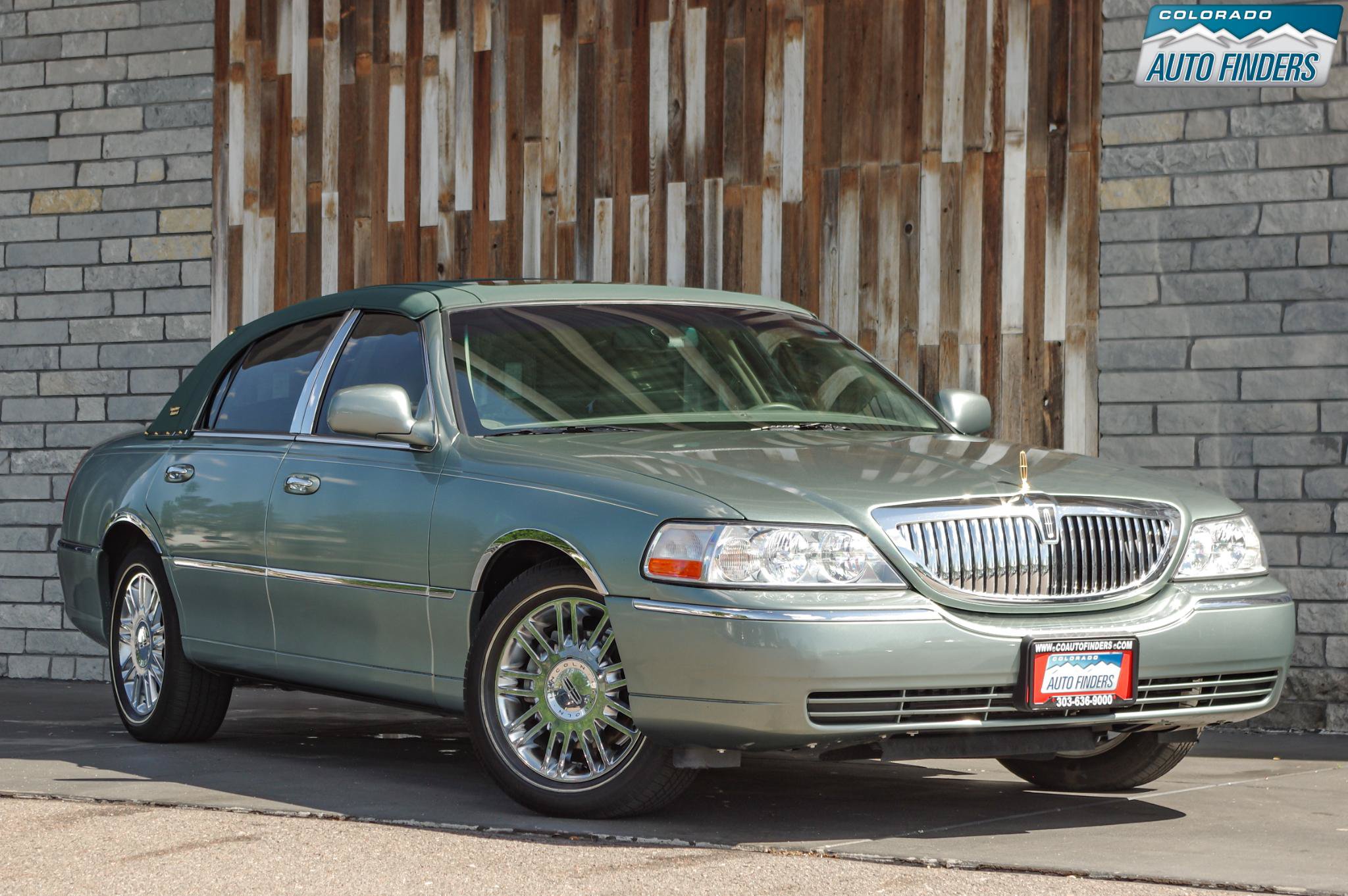 Used 2006 Lincoln Town Car Signature Limited RWD image 9