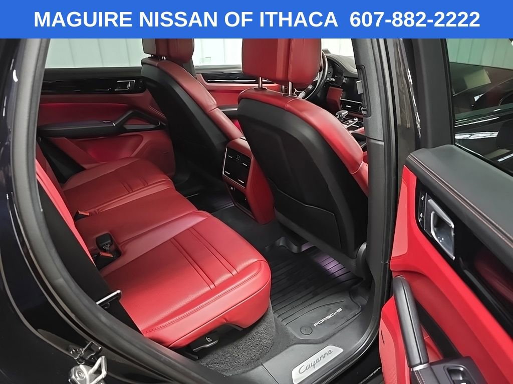 Used 2022 Porsche Cayenne Platinum Edition image 18