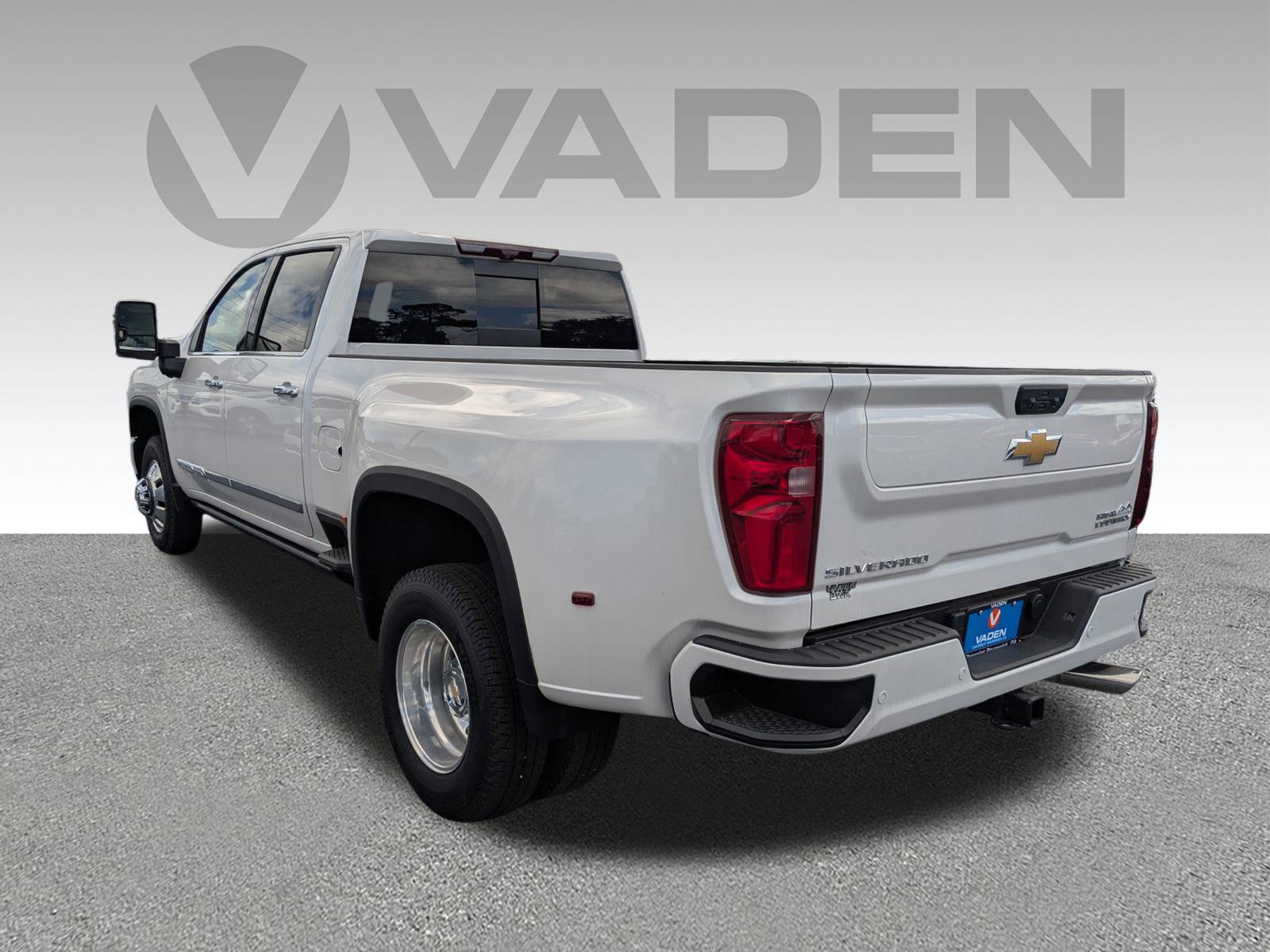 New 2024 Chevrolet Silverado 3500 High Country w/ High Country Premium Package image 29
