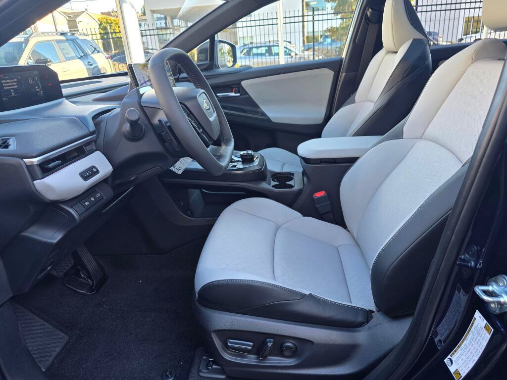 New 2026 Subaru Solterra AWD/4WD image 21
