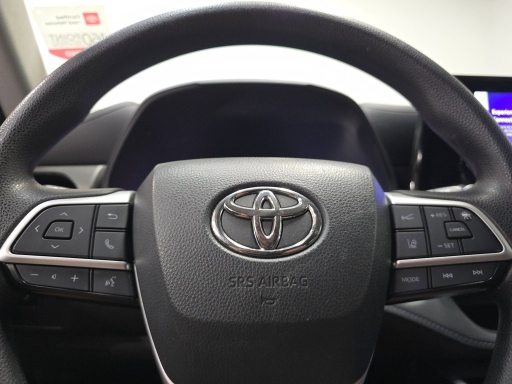 Certified 2023 Toyota Highlander L image 27