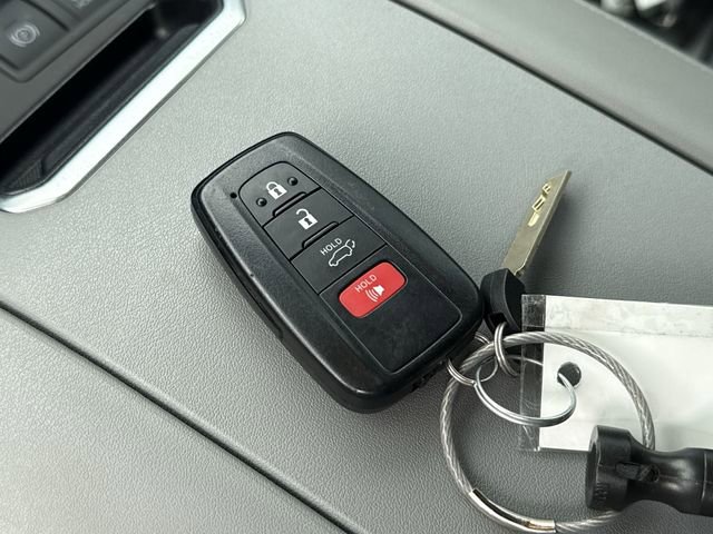 Used 2023 Toyota Highlander XLE image 30