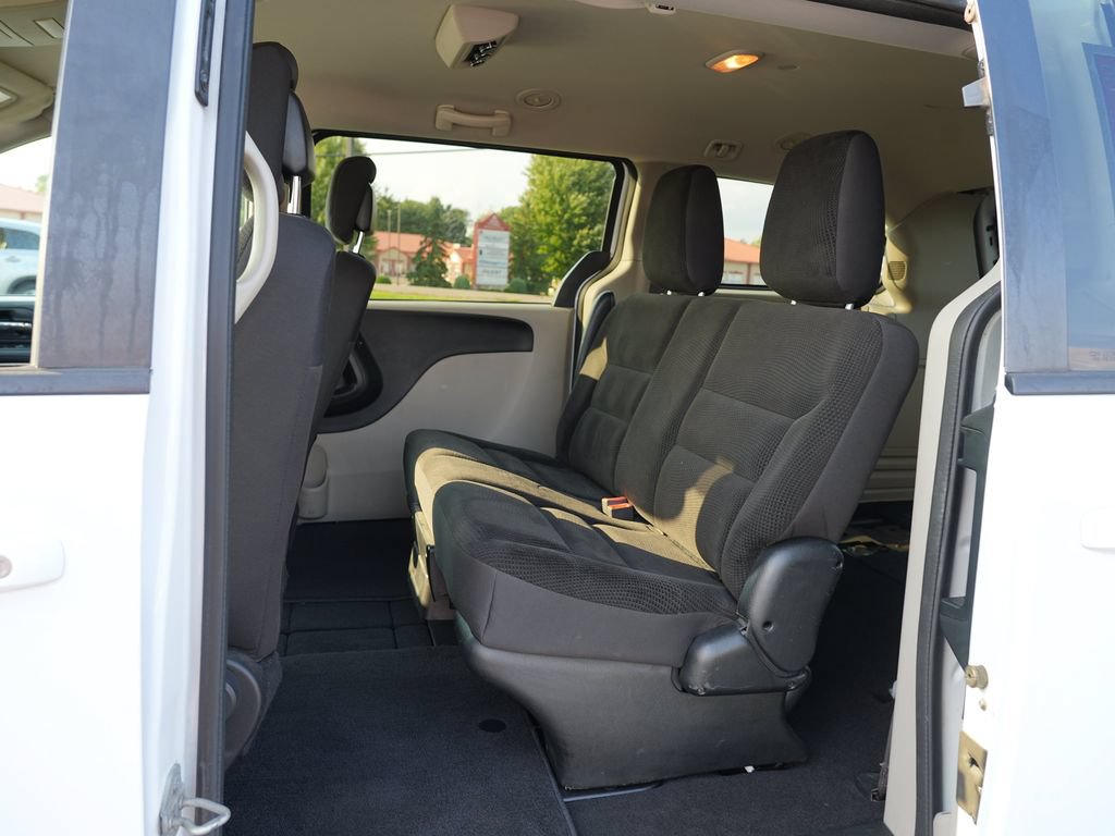 Used 2018 Dodge Grand Caravan SE w/ UConnect Hands-Free Group FWD image 17