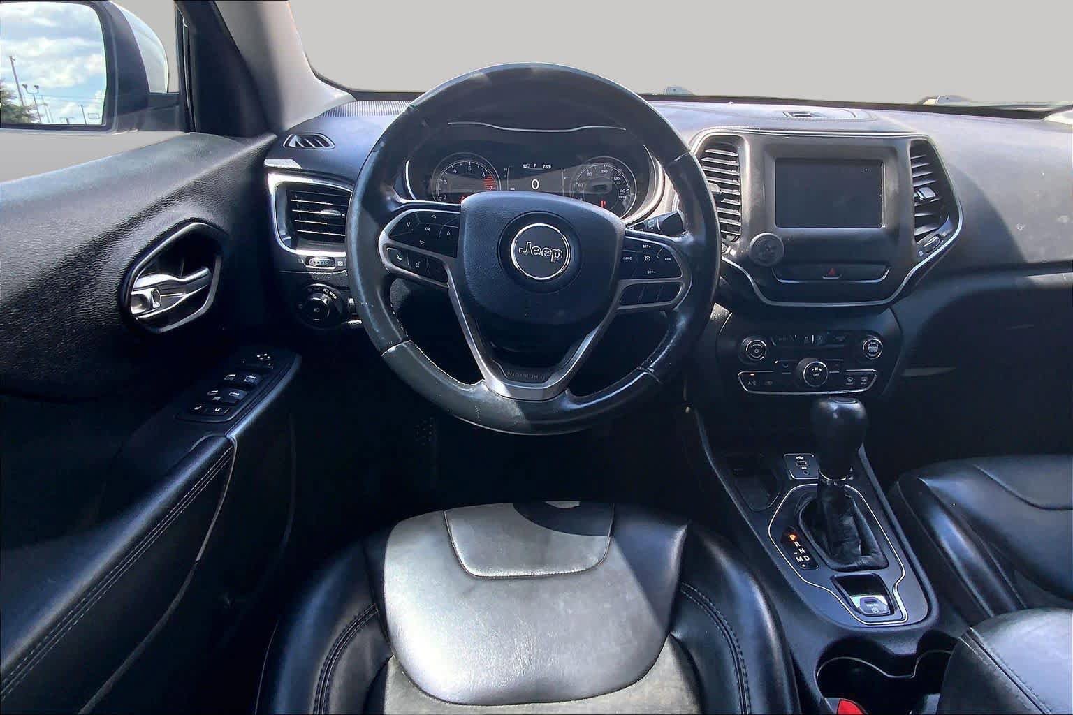 Used 2019 Jeep Cherokee Latitude Plus FWD image 6