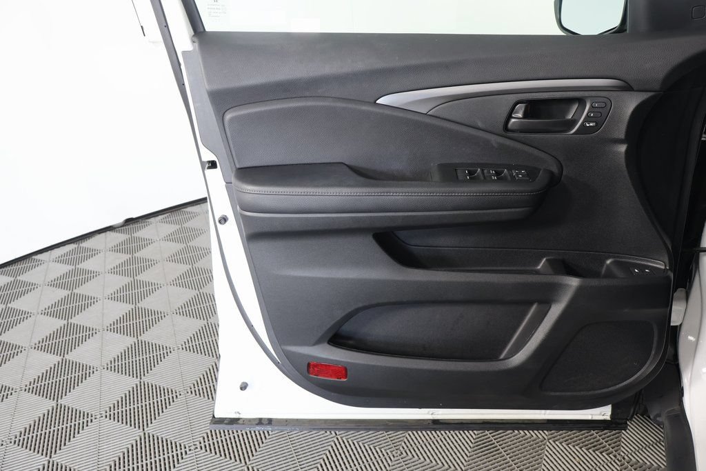 Used 2023 Honda Passport EX-L image 12