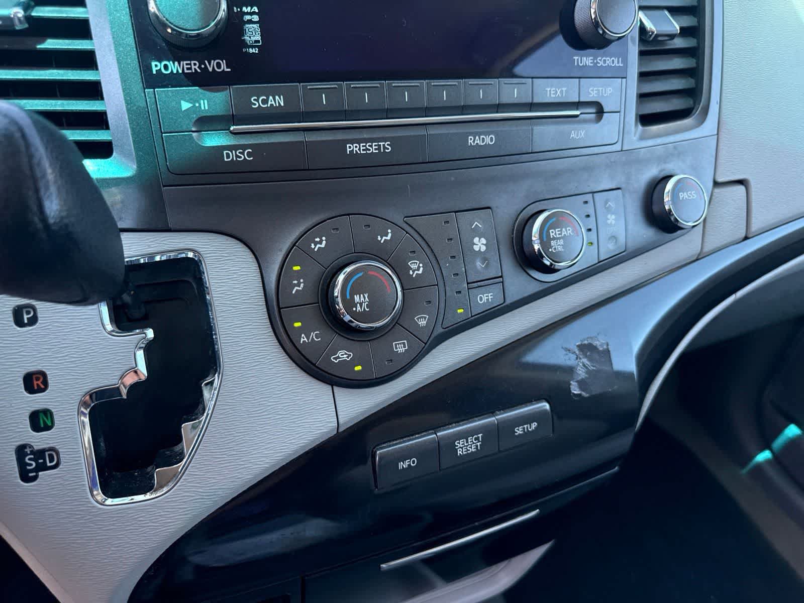 Used 2012 Toyota Sienna LE FWD image 26