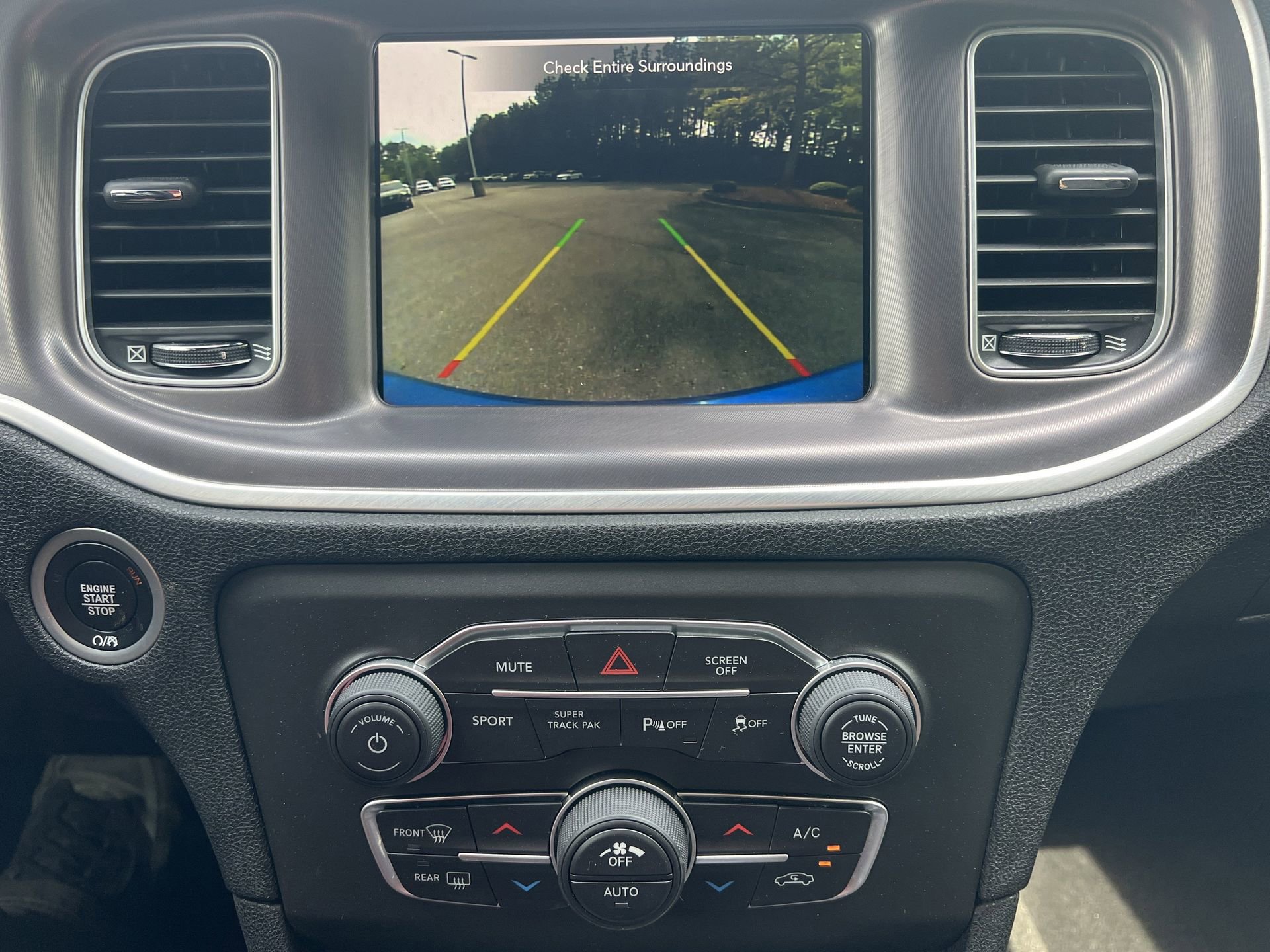 Used 2022 Dodge Charger SXT image 4