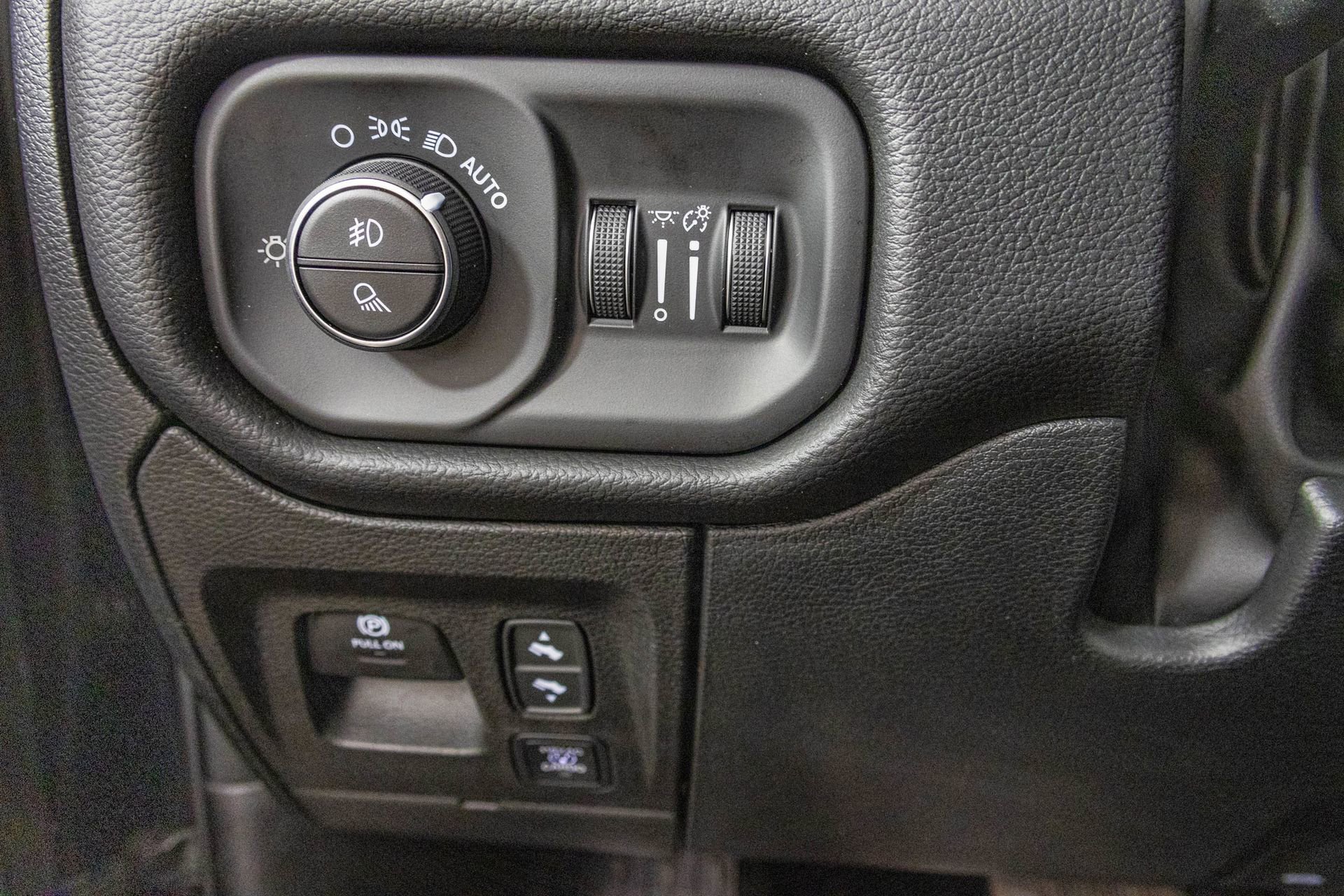 New 2026 RAM 1500 4x4 Crew Cab image 33