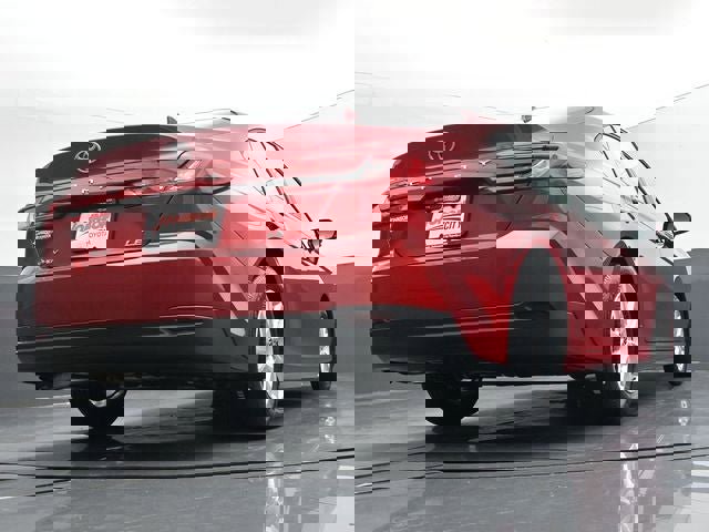 Used 2025 Toyota Camry LE image 39