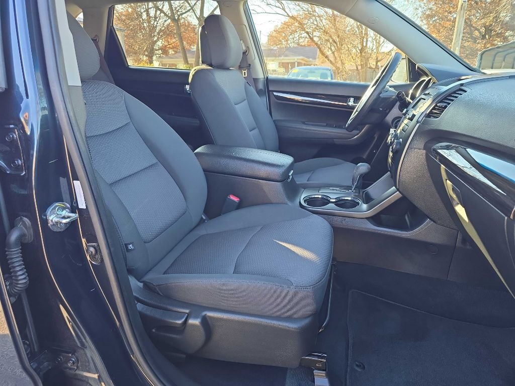 Used 2013 Kia Sorento LX image 19
