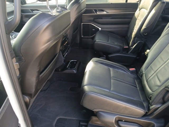 Used 2023 Jeep Wagoneer Series III w/ Premium Group I image 40