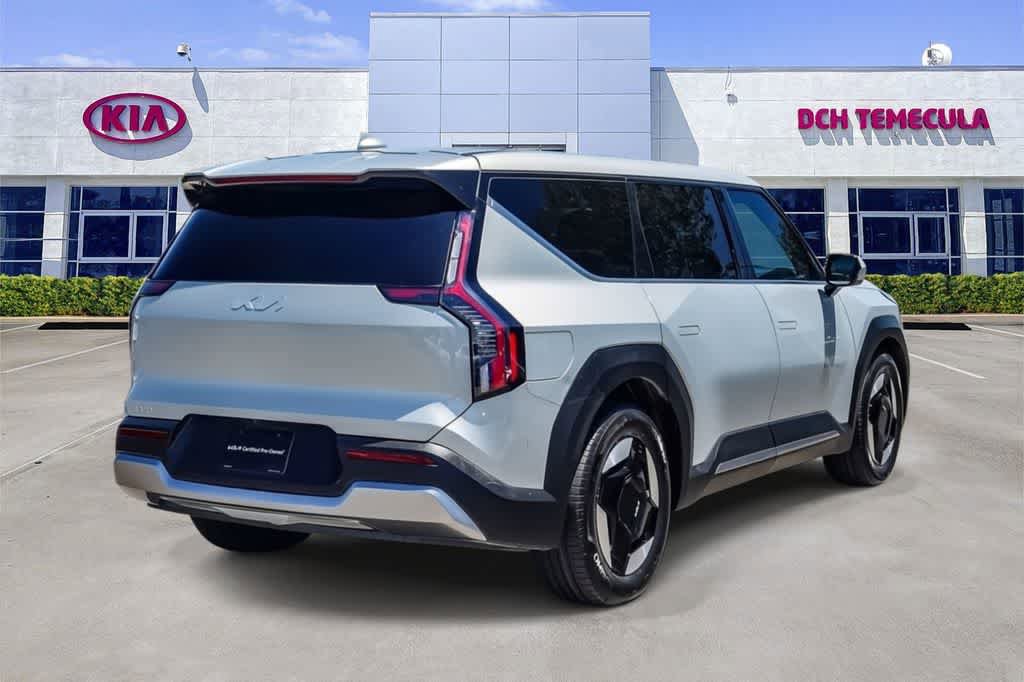 Certified 2024 Kia EV9 Light Long Range RWD image 4