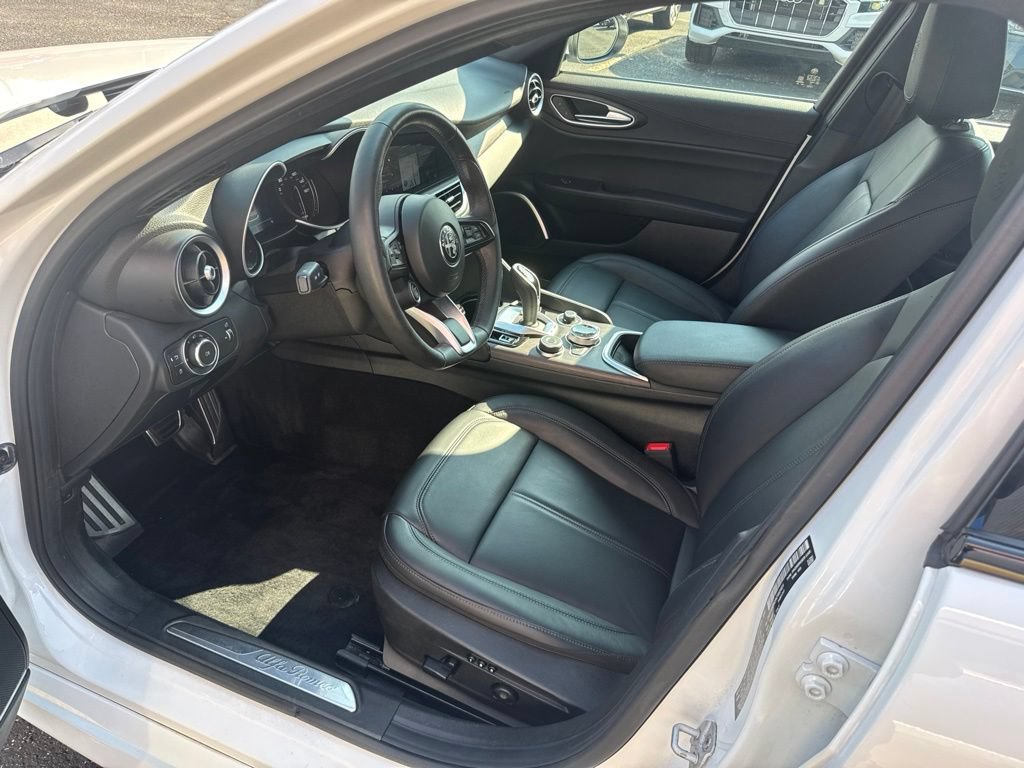Used 2022 Alfa Romeo Giulia Ti AWD/4WD image 27