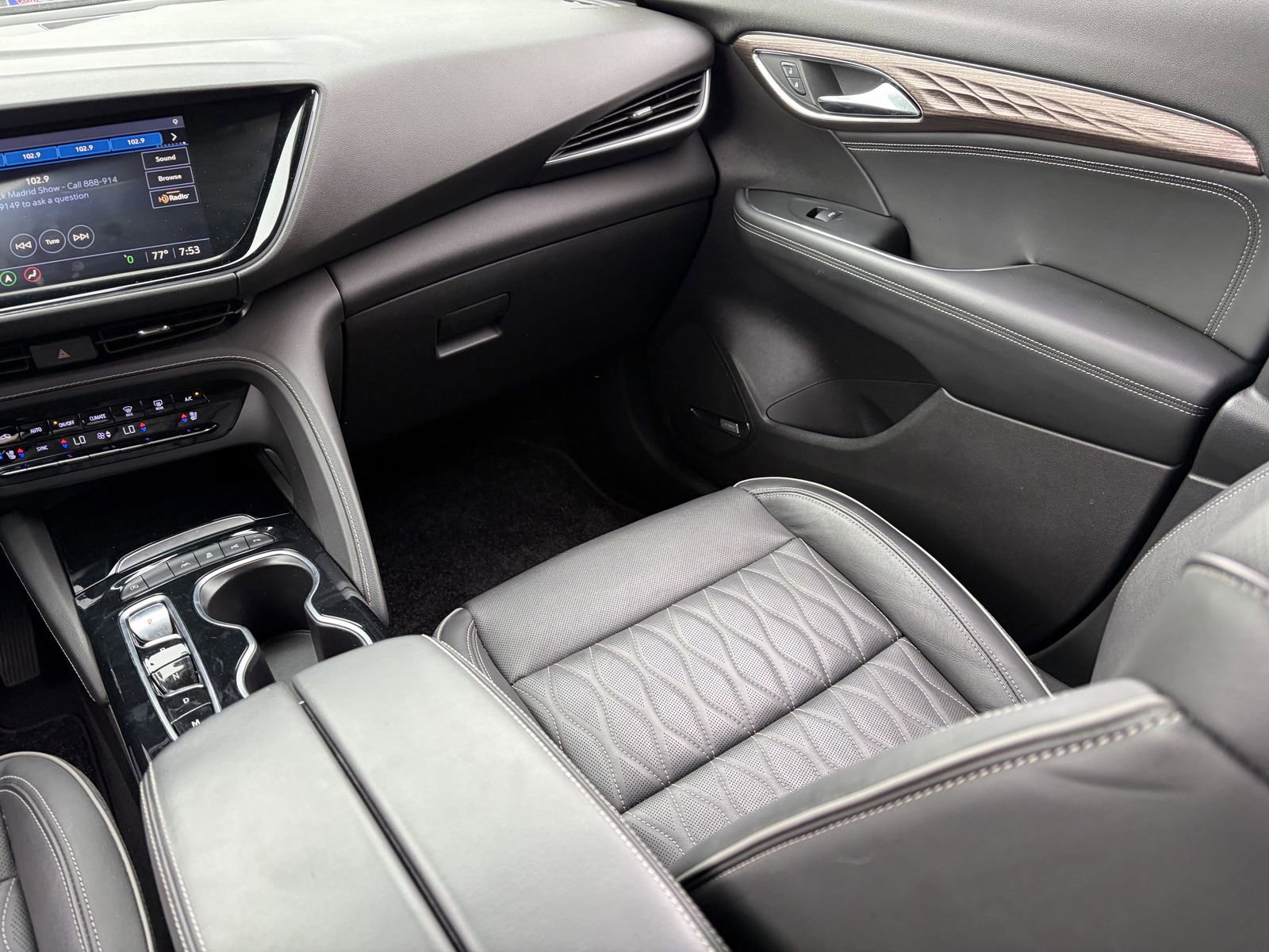 Certified 2021 Buick Envision Avenir w/ Technology Package II FWD image 18