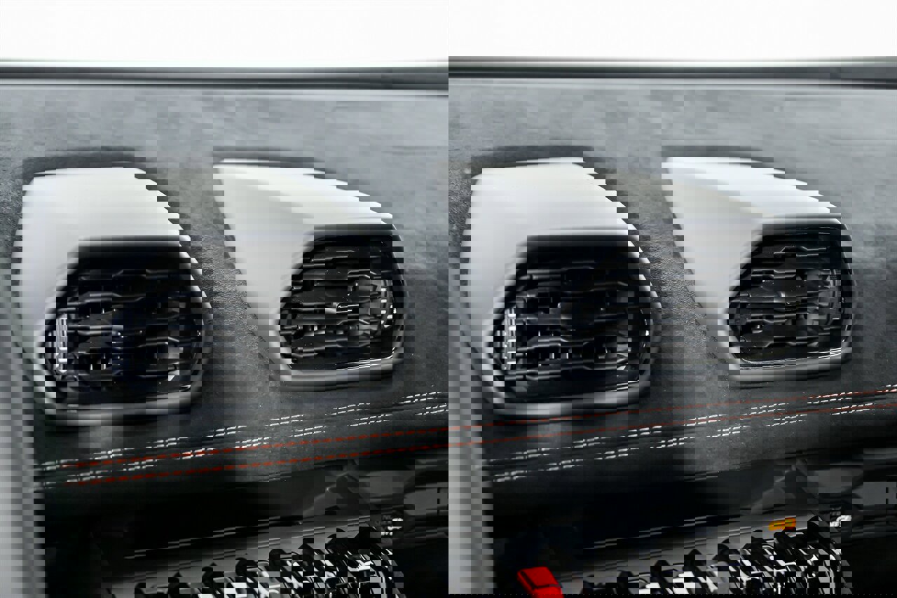 Used 2023 Lamborghini Huracan STO image 25