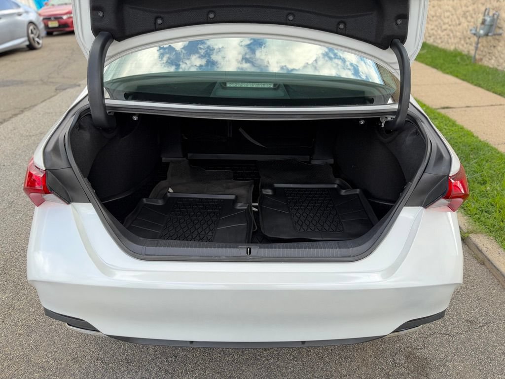 Used 2019 Toyota Avalon Limited w/ All Weather Liner Package FWD image 10