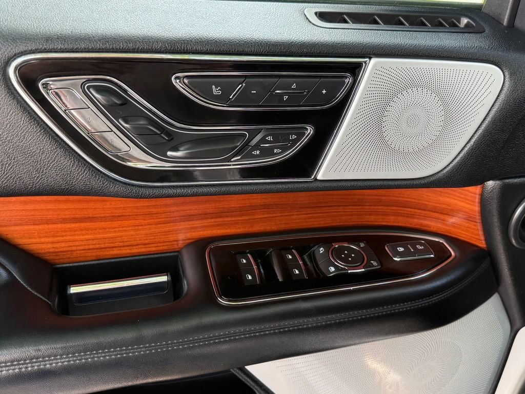 Used 2019 Lincoln Navigator L Reserve AWD/4WD image 12
