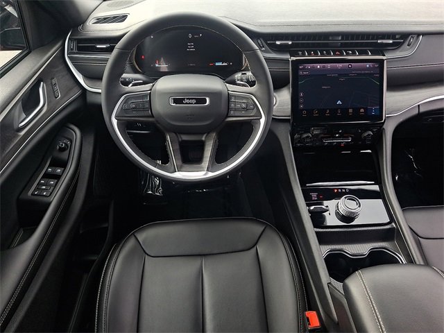 Used 2025 Jeep Grand Cherokee Limited image 11