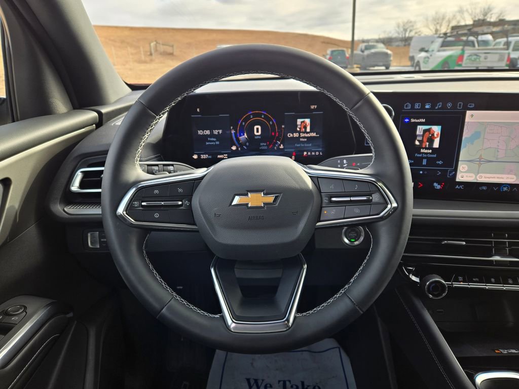 Used 2025 Chevrolet Traverse LT image 18