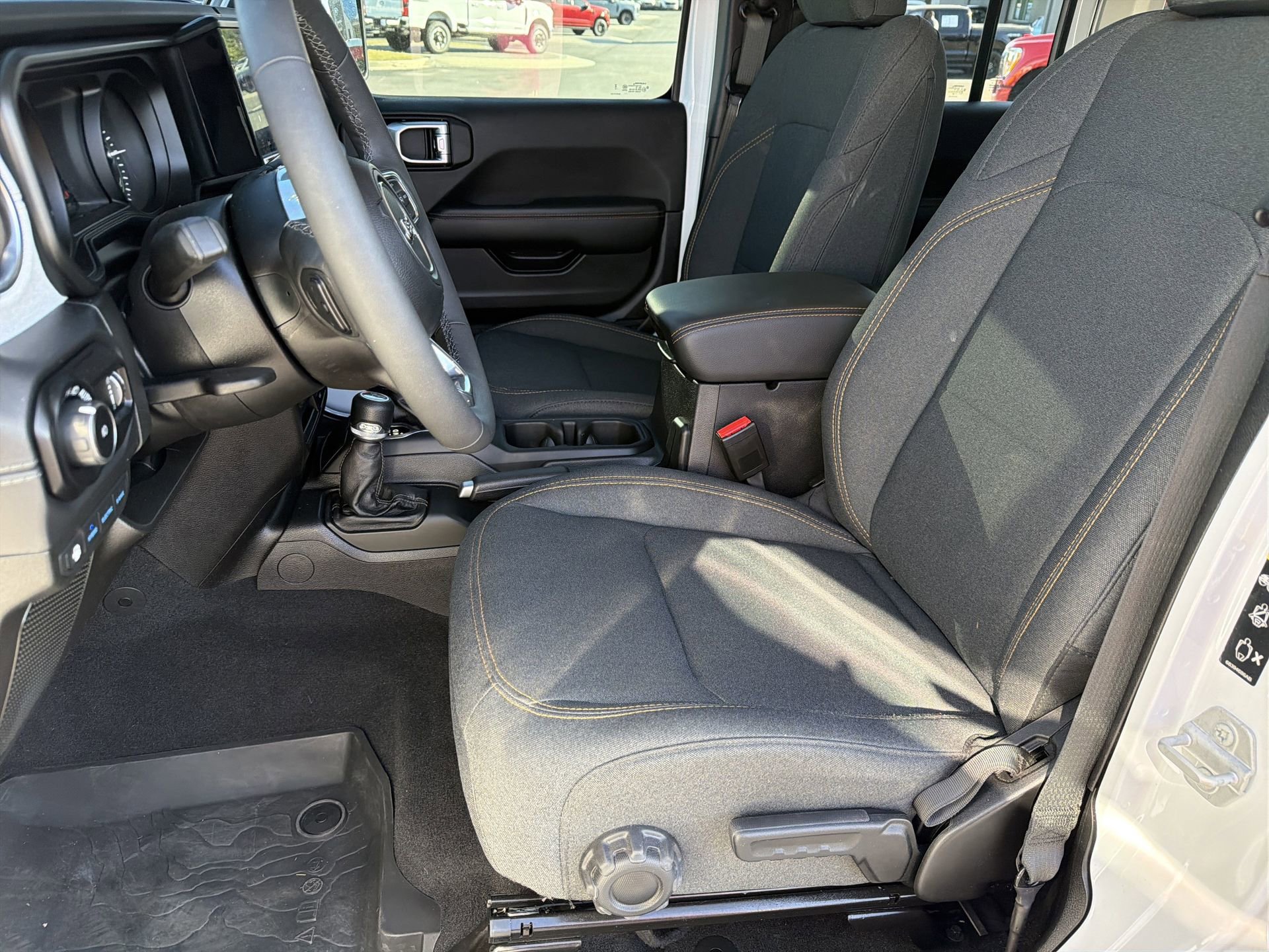 Used 2025 Jeep Wrangler Unlimited Sahara AWD/4WD image 20